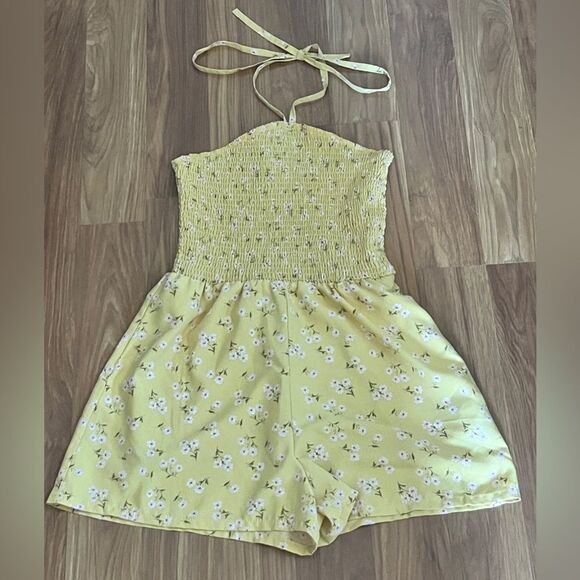 Lily Rose halter top romper smocked floral print buttery yellow Size M - Picture 1 of 6